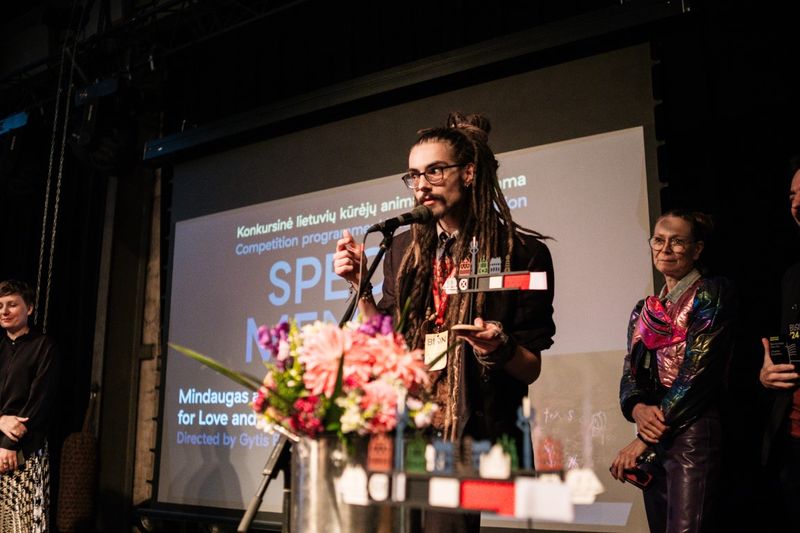 Gytis Baranauskas atsiema konkursinės lietuvių kūrėjų animacijos programos
  specialųjį apdovanojimą, 2024 / 📷 Vilius Peldžius
